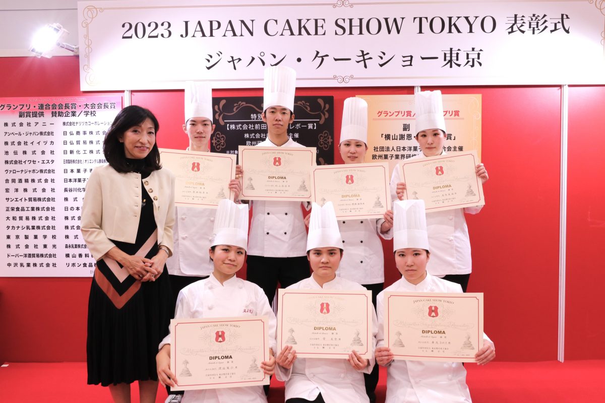 【2023ジャパン・ケーキショー東京】学生5名が上位入賞（銀賞3名・銅賞2名）、教員2名が銅賞を受賞！