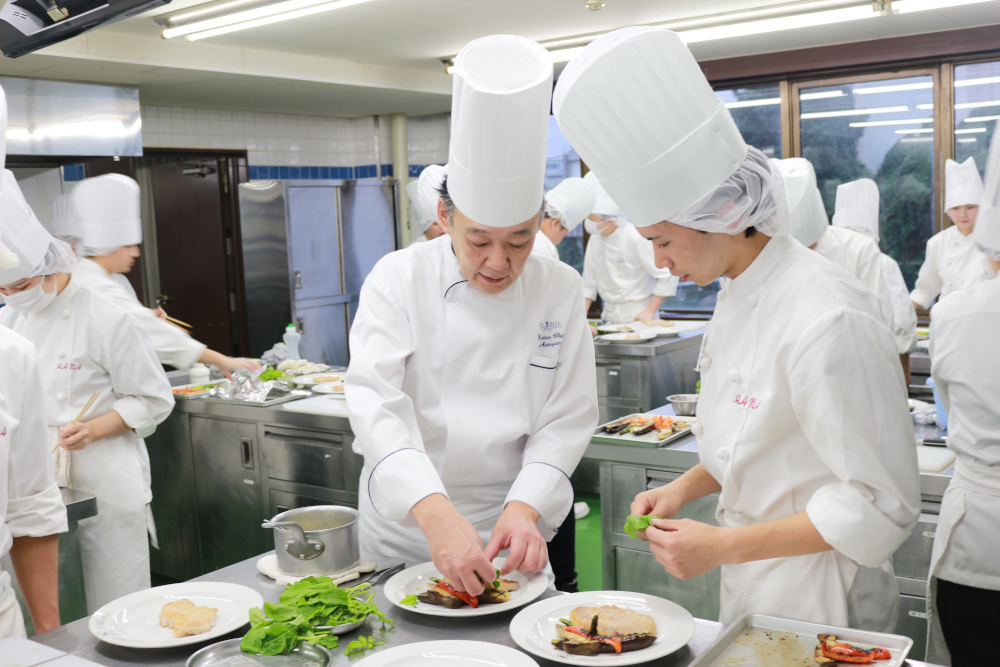 ロイヤルパークホテル松山総料理長による講習です