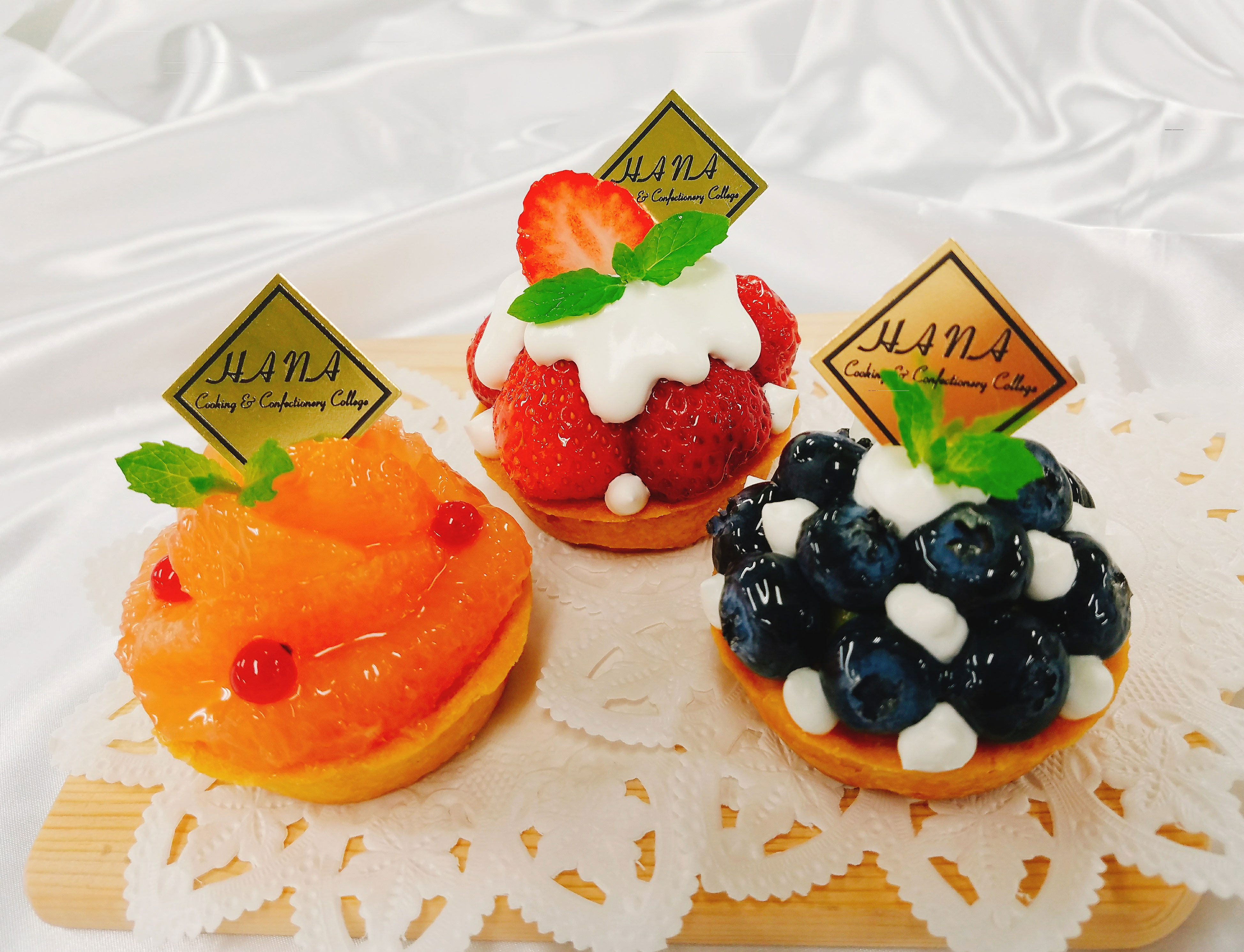 季節のフルーツタルト(ブルーベリー、イチゴ、グレープフルーツルビー）