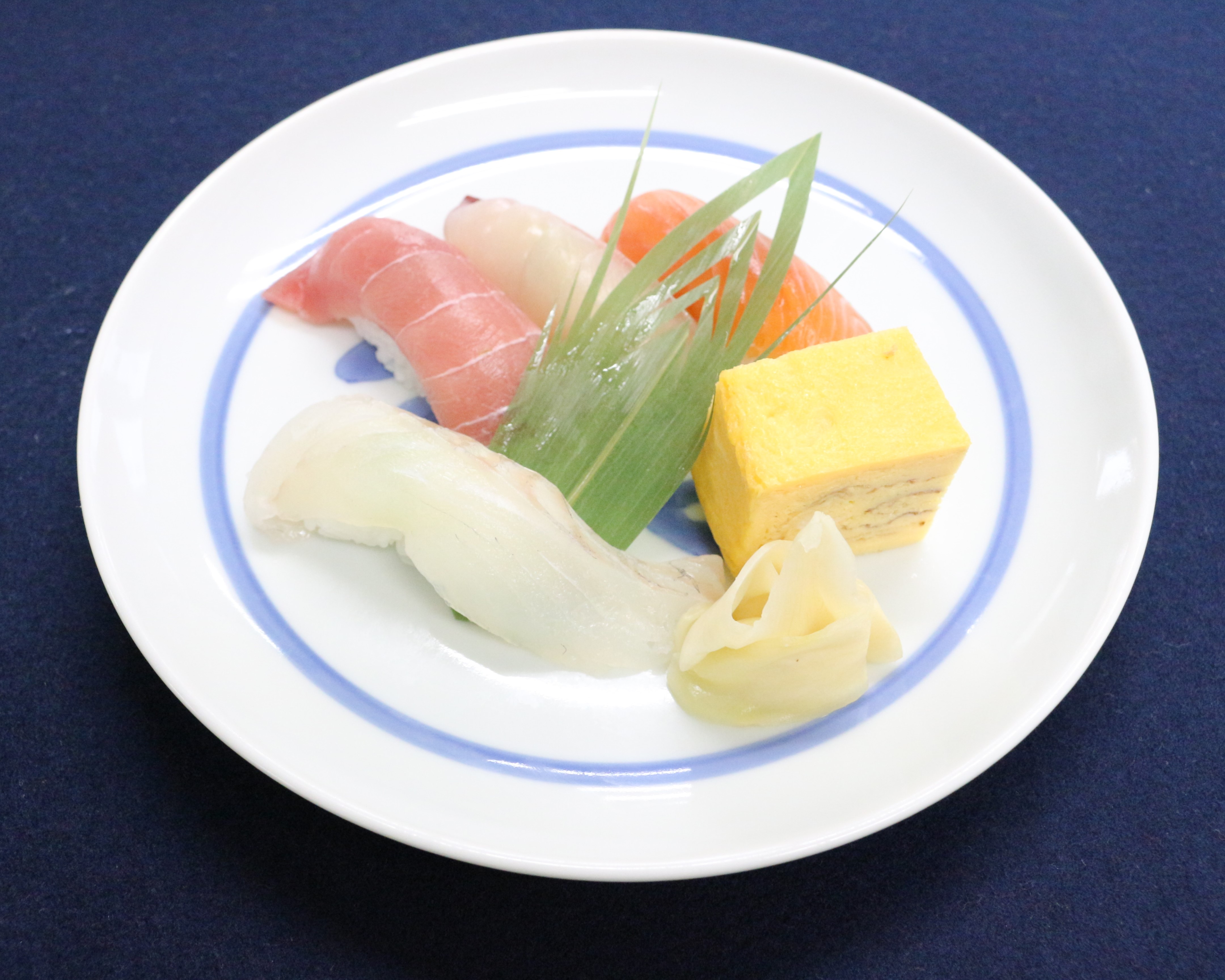 自分で握る！豪華握りずし、つるんと冷やし茶わん蒸しと葛切り