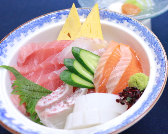 豊洲直送！新鮮海鮮丼と松茸の土瓶蒸し、どらやき